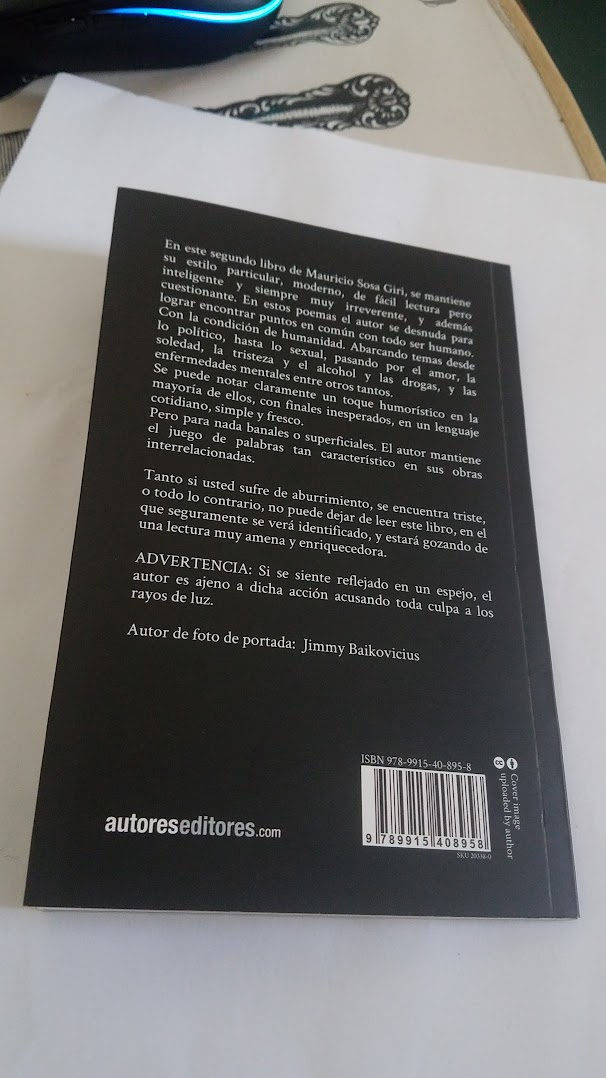 Detalle inferior de la portada de A un toque de La Fortaleza